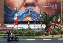Iran-Usa, conto alla rovescia per l’accordo? Trump: “Firma imminente”. Teheran frena