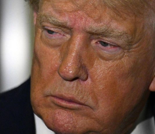 Iran, Trump frustrato da stallo torna a scegliere le bombe per piegare Teheran: l’analisi