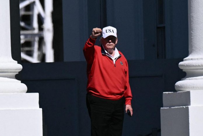 trump_cappello_usa_pugno_afp-1