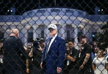 Gli 80 anni di Trump e lo show di arti marziali alla Casa Bianca davanti a 100mila persone