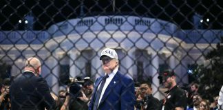 Gli 80 anni di Trump e lo show di arti marziali alla Casa Bianca davanti a 100mila persone