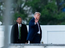 Trump contro il Senato sull’Iran: “Voto inutile”. Il tycoon a picco nei sondaggi