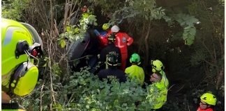 Gazzella dei carabinieri si scontra con auto mentre porta arrestato in tribunale: grave militare