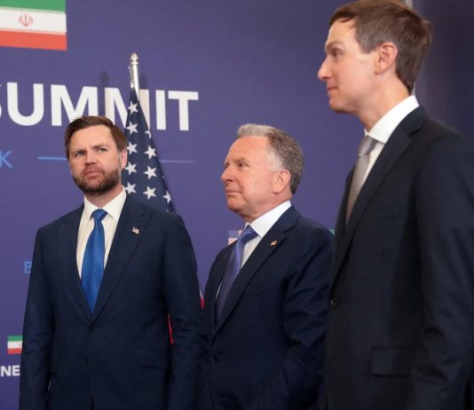 Usa-Iran, negoziati in bilico dopo le minacce di Trump: “Se chiudete Hormuz vi distruggo”