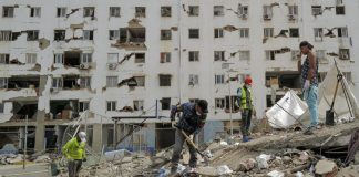 Venezulea, salvati padre e figlio a quattro giorni dal terremoto. Corsa contro il tempo