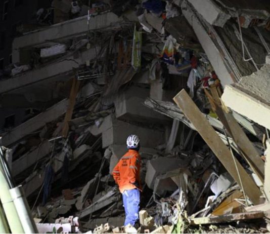 Terremoto colpisce Venezuela, due scosse di magnitudo 7.2 e 7.5: crollano palazzi a Caracas