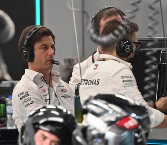 Formula 1, Wolff: “Arrabbiato per ritiro Antonelli, Hamilton è rivale per titolo”