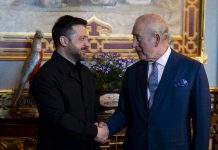 Zelensky vuole invitare re Carlo in Ucraina: “Lo amiamo molto”