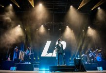 LP emoziona piazza Sordello: 3mila persone in coro sulle note di “Lost on you”