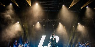 LP emoziona piazza Sordello: 3mila persone in coro sulle note di “Lost on you”