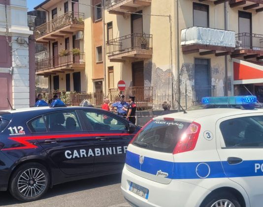 Insegue il fratello e lo uccide a colpi di mannaia nel Catanese, arrestato