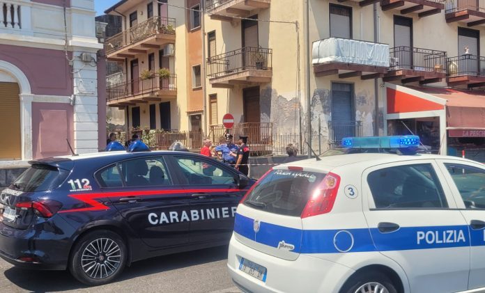 Catania carabinieri e ambulanza