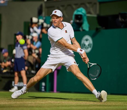 Sinner resta il re di Wimbledon, battuto Zverev in 4 set