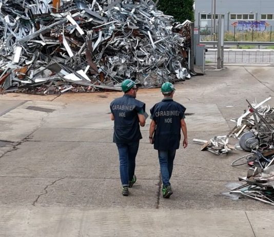 Traffico di rifiuti verso il Pakistan, sequestri e perquisizioni nel bresciano