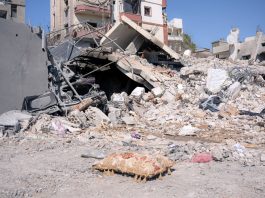 Terremoto e raid americani, notte da incubo per l’iran