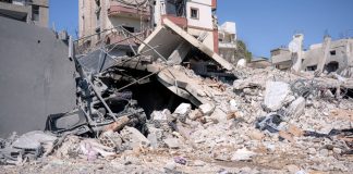Terremoto e raid americani, notte da incubo per l’iran