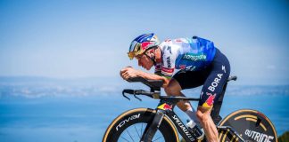 Evenepoel fa il bis nella crono, Pogacar 2° e sempre in giallo al Tour