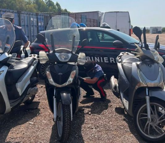 Scoperto traffico illecito di moto nei container a Roma, 3 fermi e 2 denunce