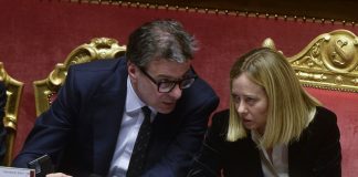 Confronto tra Meloni e Giorgetti sul caro carburanti, allo studio ipotesi accise mobili