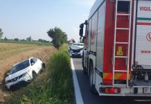 Asola, maxi tamponamento lungo via Brescia: un’auto finisce nel fosso