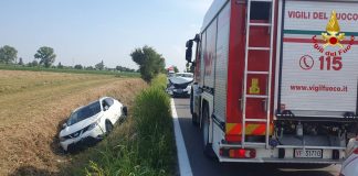 Asola, maxi tamponamento lungo via Brescia: un’auto finisce nel fosso