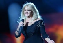 Addio a Bonnie Tyler, la cantante di “Total Eclipse of the Heart” aveva 75 anni