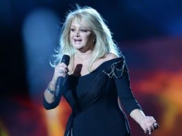 Addio a Bonnie Tyler, la cantante di “Total Eclipse of the Heart” aveva 75 anni