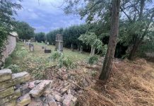 Temporale e vento a 120 Km/h sul Mantovano. Bozzolo devastata: crolla il muro del cimitero ebraico