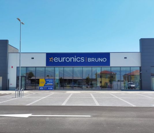 Fa sparire MacBook da 1.400 euro da Euronics, 23enne incastrato dalle telecamere