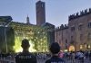 Aggredisce uno spettatore e i poliziotti durante il concerto in piazza Sordello: denunciata 42enne