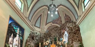 Villa Saviola accoglie la prima Processione Mariana con flambeaux