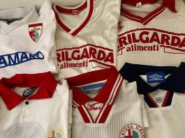 Maglia del Mantova senza banda, il collezionista: “La tradizione resta intatta”