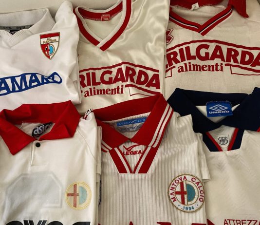 Maglia del Mantova senza banda, il collezionista: “La tradizione resta intatta”
