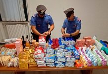 Viadana, spesa non pagata nell’auto: 40enne denunciato dai carabinieri per ricettazione