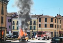 Cittadella, traffico in tilt in via Verona: furgoncino Volkswagen a fuoco