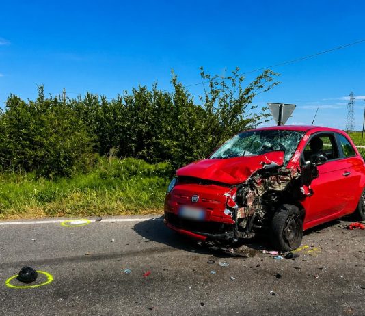 Mirandola, motociclista 35enne di Ostiglia muore nello schianto con un’auto