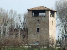 Fumo dalla Rocca di Sparafucile, intervento rapido evita danni alla struttura