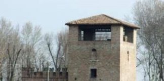 Fumo dalla Rocca di Sparafucile, intervento rapido evita danni alla struttura