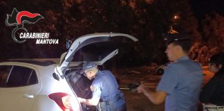Suzzara, fugge all’alt dei carabinieri: guidava senza aver conseguito la patente e con marijuana in auto