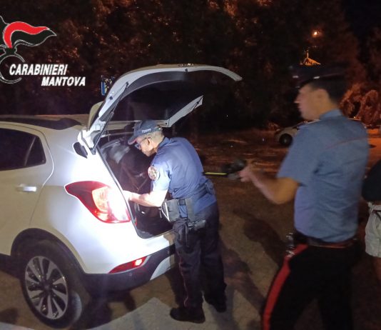 Suzzara, fugge all’alt dei carabinieri: guidava senza aver conseguito la patente e con marijuana in auto