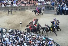 Palio di Siena rinviato per maltempo, si corre domani venerdì 3 luglio