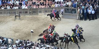 Palio di Siena rinviato per maltempo, si corre domani venerdì 3 luglio