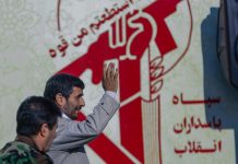 “Incontri segreti del Mossad con Ahmadinejad”, il piano di Israele per il cambio di regime in Iran