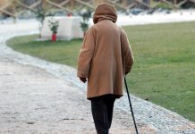 Ruba 115mila sterline, per restiuirle deve… vendere casa: la storia di una bisnonna