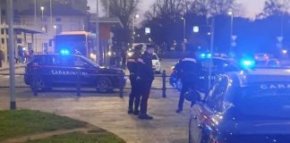 Violenta, rapina e picchia due ragazze: arrestato 21enne, accusato anche di tentata estorsione