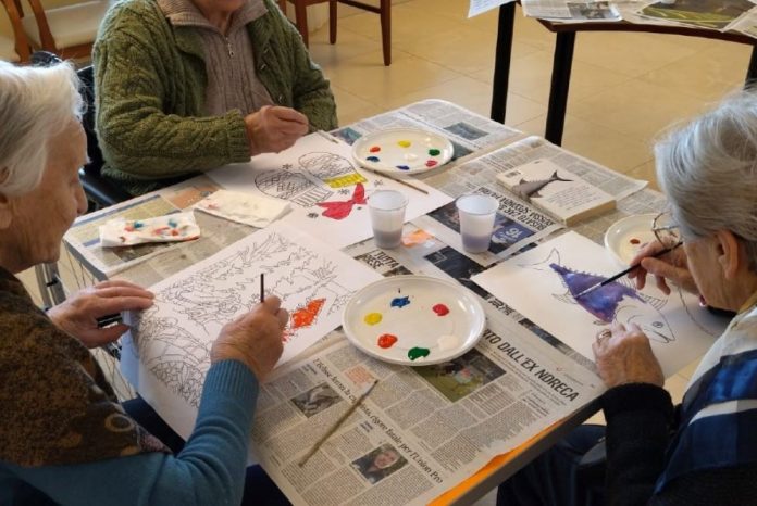 art-therapy-benefici-per-anziani