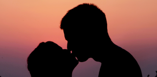 Giornata del bacio, l’infettivologa ‘non associatelo a malattie, meglio baciarsi che fare la guerra’