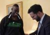 Balotelli a New York dal sindaco Mamdani, stretta di mano e maglia del Ghana in dono
