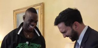 Balotelli a New York dal sindaco Mamdani, stretta di mano e maglia del Ghana in dono