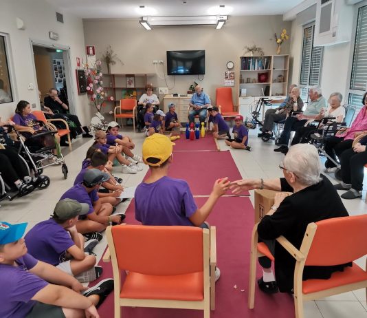 Gonzaga, sport che unisce generazioni: bambini e anziani insieme alla Rsa Tulipani